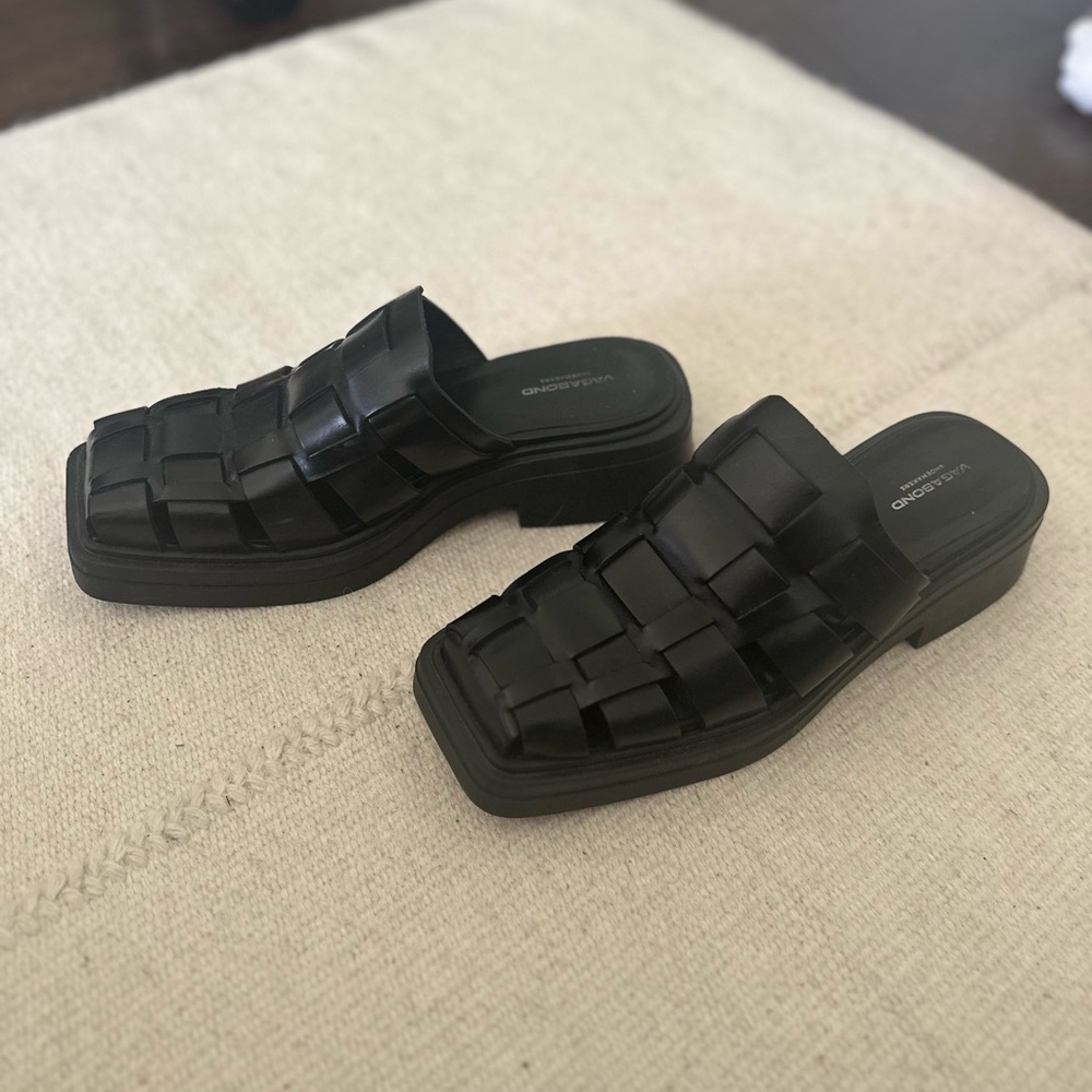 Vagabond Black Woven Leather Mules 39